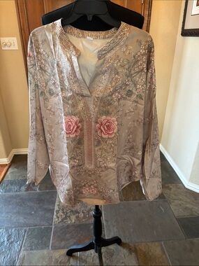 Source Unknown Grey Floral Embroidered V-Neck Blouse